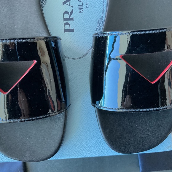 NWT PRADA Black/Red Patent Sandals Size 38.5. Made in Italy. - Picture 2 of 7